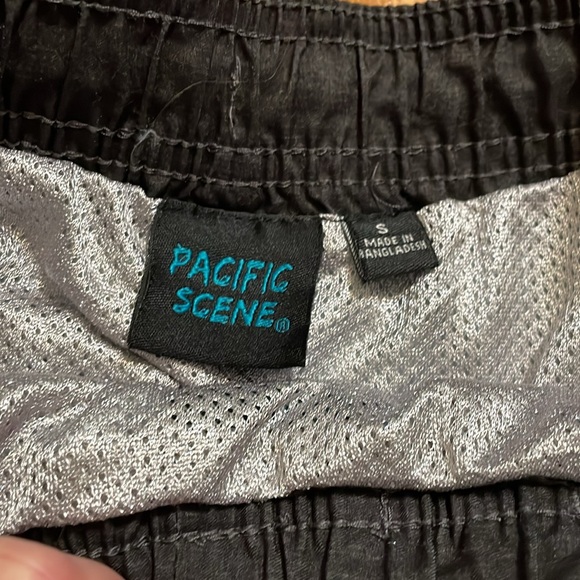 TWO Pacific Scene Men’s Lined Swim Trunks - Picture 10 of 16